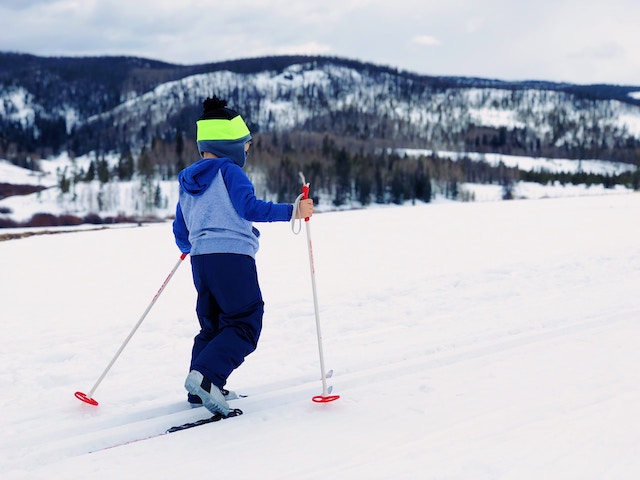 children-skiing-activity-winter